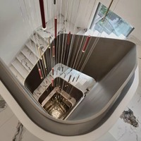 Escaliers en spirale modernes en acier et bois sur mesure avec rampe en fer forgé |   Escalier intérieur durable et sécurisé pour villa (conception de modèle 3D)