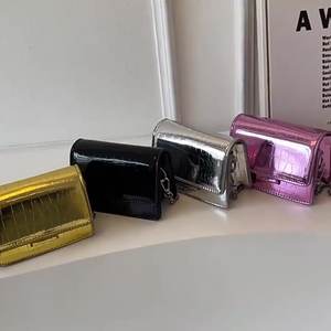 人気のクロコダイルプリントレディースラグジュアリーハンドバッグニューパテントレザーファッションチェーンシンプルミニクラムシェルハンドバッグ - Product Image 6