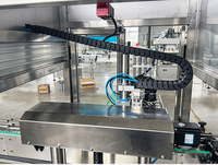 Machine de vissage automatique de haute précision avec élévateur de bouchons intégré pour pots de ketchup, vinaigrette et miel