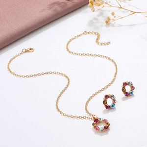 Mode féminine Ins couleur diamant ensemble de bijoux Occasion de mariage comprend circulaire pendentif collier boucle d'oreille personnalité tempérament - Product Image 3