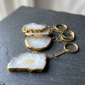 Porte-clés mousqueton en tranche d'agate de cristal avec bord plaqué or, en alliage de zinc rond, durable, design simple, pour la fabrication de bijoux - Product Image 3