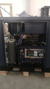 ضاغط هواء منخفض الضوضاء 8 بار برغي 7.5KW 1023 35CFM حصان ipv ، ضاغط هواء لولبي V