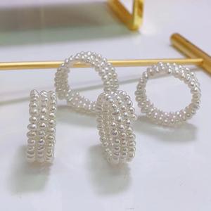 Anillo de Perlas de Agua Dulce Naturales Multicapa Hecho a Mano, Accesorio Versátil con Cuentas de 2-3 mm para Mujer - Product Image 1