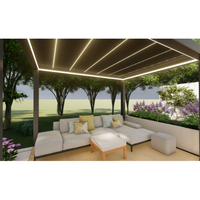 Pergola rétractable électrique en aluminium classique, imperméable et résistante au vent, avec toit à lames orientables pour jardin et cour.