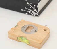 Ouvre-bouteille carré en bambou avec aimant et design portable pour bouteilles de bière et de vin, autocollant pour réfrigérateur domestique