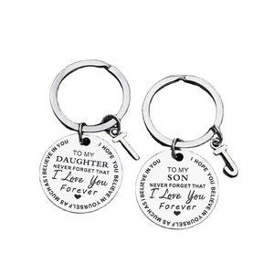 En 2025, j'ai <span class=keywords><strong>acheté</strong></span> un porte-clés en métal avec 26 lettres pour mon fils pour son anniversaire, sa remise de diplôme et la Saint-Valentin. - Product Image 1