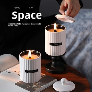 شمعة عيد الحب من السيراميك بفتيل خشبي للعلاج بالروائح، مصنوعة يدويًا من شمع الصويا والزيوت العطرية، هدية زفاف، شمعة طويلة الأمد لغرفة النوم - Product Image 3