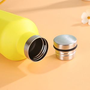 Termo Deportivo de Acero Inoxidable con Aislamiento al Vacío, Forma de Diamante, con Correa de Transporte, Gran Capacidad, Diseño Moderno y Minimalista - Product Image 4