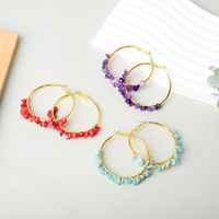 Boucles d'oreilles rondes en cristal faites à la main avec éclats de pierres précieuses naturelles pour la décoration