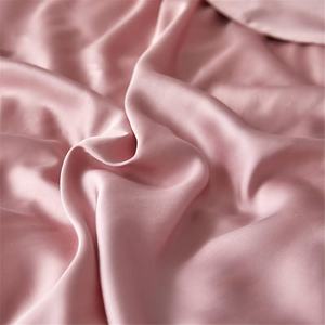 Ensemble de draps en <span class=keywords><strong>soie</strong></span> 100% comprenant une <span class=keywords><strong>taie</strong></span> d'oreiller, une housse de couette et une <span class=keywords><strong>taie</strong></span> d'oreiller - Product Image 2