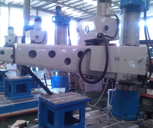 Perceuse radiale verticale CNC à alimentation automatique Perceuse automatique hydraulique CNC Nouvelle condition mécanique - Product Image 3