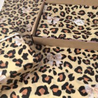 Papier de soie imprimé personnalisé motif léopard beige 17 g/m² pour emballage de T-shirts, emballage cadeau de marque, décoration de fête d'anniversaire