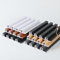 Revêtements muraux en PVC WPC ignifuges modernes pour l'extérieur et l'intérieur, panneaux de bardage en co-extrusion avec motifs floraux/damassés