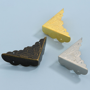 Protection d'<span class=keywords><strong>angle</strong></span> en fer doré de style antique - Facile à fixer - Quincaillerie polyvalente - Protection de bord pour meubles en bois - Product Image 3