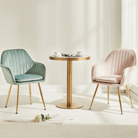 Chaise de salle à manger en velours nordique rose tufté à pied en métal