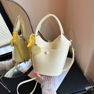 Mini <span class=keywords><strong>sac</strong></span> seau en cuir PU pour femme, <span class=keywords><strong>sac</strong></span> à bandoulière élégant avec breloque, <span class=keywords><strong>sac</strong></span> fourre-tout - Product Image 1