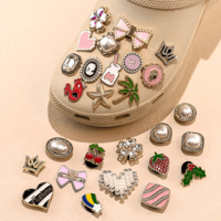 Breloques de chaussures pour femmes en alliage acrylique 3D, design créatif, multicolores, de luxe, avec pendentif doré, cristal et perle