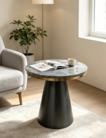 Table d'appoint ronde en marbre gris de luxe avec base en métal cannelé argenté pour hôtel, villa, salon, chambre à coucher