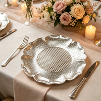 Assiettes de présentation classiques en plastique PP, élégantes et durables, en forme de pétale argenté, à double motif gaufré, pour événements, entreprises et hôtels, achat en gros