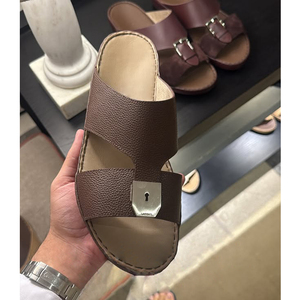 Chaussons arabes en cuir de vache naturel d'usine d'origine pour hommes, avec pièces métalliques personnalisées, vente en gros, fabricant de chaussures du Golfe, usage quotidien - Product Image 4