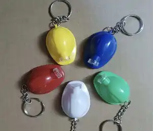 도매 사용자 정의 디자인 열쇠 고리 플라스틱 아크릴 키 체인 미니 안전 헬멧 키 체인 LED 빛