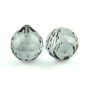 Venta al por mayor decoración <span class=keywords><strong>de</strong></span> casa Feng Shui colgante 30 MM claro bola <span class=keywords><strong>de</strong></span> cristal - Product Image 2