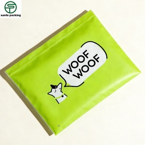 Sac d'emballage pour vêtements pour animaux de compagnie en matériau CPE refermable avec fermeture éclair et logo personnalisé imprimé - Product Image 1