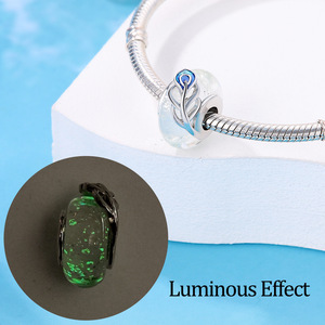 Perles de charme en verre lumineux Ginkgo Biloba Cherry, breloques en cuivre plaqué argent pour bracelet DIY - Product Image 2