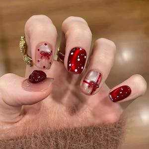 Uñas Postizas Z555 con Diseño de Lunares Rojos y Lazo Navideño, ABS Premium, Aspecto Brillante, Estilo Viral, Disponibles al por Mayor, Fáciles de Aplicar - Product Image 1