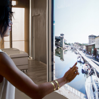 Film holographique interactif tactile pour écran transparent de réalité virtuelle.