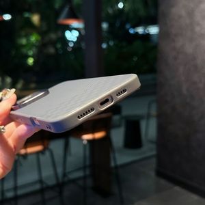 2024 nueva funda de teléfono con textura de fibra de carbono para <span class=keywords><strong>iPhone</strong></span> 16 funda de teléfono anticaída con sensación de piel para <span class=keywords><strong>iPhone</strong></span> 16 15 <span class=keywords><strong>14</strong></span> 13 12 <span class=keywords><strong>Pro</strong></span> <span class=keywords><strong>Max</strong></span> Plus - Product Image 6