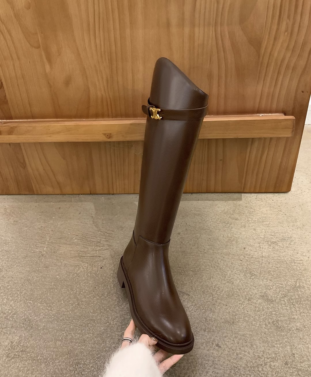 Brown (velvet lining)