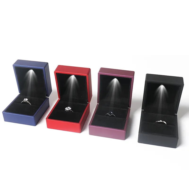 Kotak perhiasan LED grosir untuk kalung cincin hadiah tampilan pertunangan lampu Led kotak kemasan perhiasan sisipan beludru untuk wanita