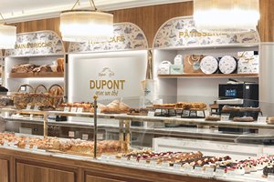 Vetrina Espositiva Commerciale Multilivello con Illuminazione LED e Telaio in Lega di Alluminio per Pasticcerie Avanzate - Product Image 5