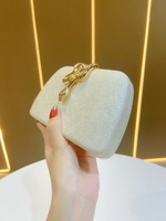 Sac de Soirée Bandoulière pour Femme avec Fermoir Serpent, Chaîne et Doublure en Polyester, Idéal pour Fêtes et Banquets