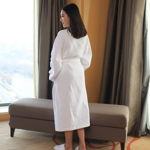 <span class=keywords><strong>Accappatoio</strong></span> in Spugna Super Morbido di Lusso per <span class=keywords><strong>Donna</strong></span>, 100% <span class=keywords><strong>Cotone</strong></span>, Logo Ricamato Personalizzato, Abbigliamento da Notte per Spa e Hotel, Stile alla Moda - Product Image 3