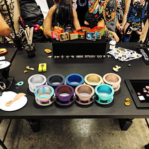 Al por mayor: Túnel, plug, expansor y calibrador de oreja de acero inoxidable anodizado estilo punk para piercing corporal, para bodas y compromisos - Product Image 2