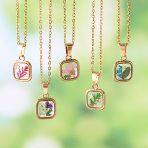 قلادة جذابة من الراتنج والزهور الشفافة 6 أنماط مربعة ذهبية حافة دلايات زهور مجففة قلادة قلادة من الزهور الشفافة - Product Image 6