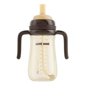 Nouvelle conception, biberon portable personnalisé OEM ODM avec motif imprimé, 300 ml, anti-étouffement, en PP, <span class=keywords><strong>pour</strong></span> <span class=keywords><strong>bébé</strong></span>, avec poignée - Product Image 1