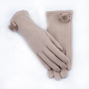 Guanti caldi invernali <span class=keywords><strong>da</strong></span> <span class=keywords><strong>donna</strong></span> con palla di pelo sul polso guanti eleganti <span class=keywords><strong>da</strong></span> <span class=keywords><strong>donna</strong></span> - Product Image 3