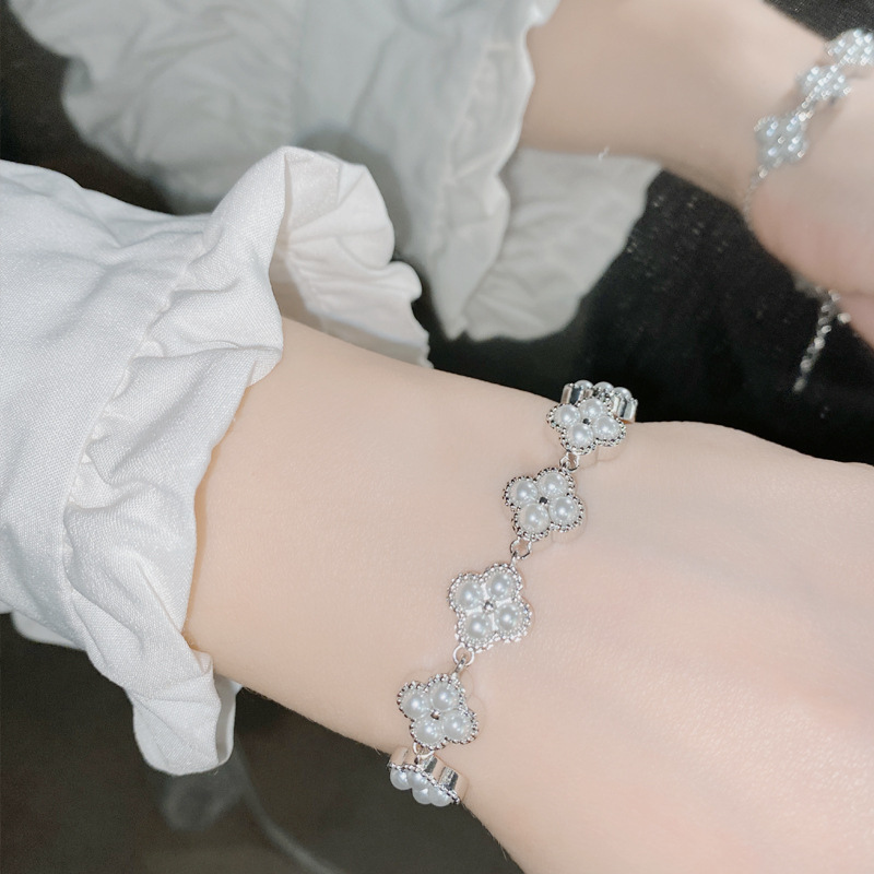 Bracelet à quatre feuilles [perle plaqué platine]
