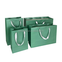 Low MOQ Reusable Eco-Friendly Custom Logo Printed Paperboard Gift Packaging Bags From Guangdong for Gift & Craft