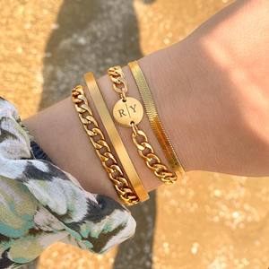 Bijoux personnalisés sans ternissement, grosse déclaration de femme, chaîne cubaine en acier inoxydable, disque gravé, lien de <span class=keywords><strong>gourmette</strong></span> <span class=keywords><strong>initiale</strong></span>, Bracelet - Product Image 1