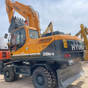 Excavatrice sur pneus Hyundai 210W-9 à performance stable pour la construction urbaine, en bon état, machine de terrassement à pneus en vente - Product Image 3