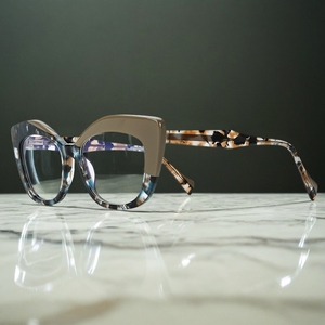 Retro Cat Eye Brillen rahmen mit Schildpatt und monochromem Akzent, modisch gemusterte optische Brille für trend ige Frauen - Product Image 2