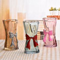 Nouveau vase en verre plissé de style luxe léger haut de gamme avec nœud, pour la maison, la table basse, ou comme récipient hydroponique pour fleurs fraîches