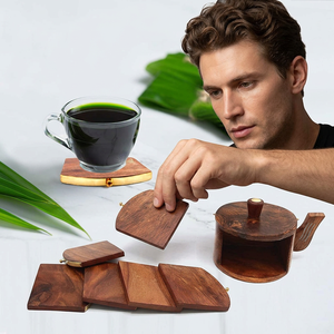 Coffret à trésors en bois avec tiroirs et poignée en laiton, design antique, finition polie - Product Image 4