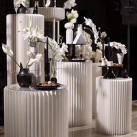 Ensemble de socles pliants en papier en gros, colonnes rondes, présentoirs pliables pour gâteaux, socles de présentation pour la décoration de mariages et de fêtes