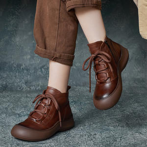 Botas de Senderismo Nuevas de Otoño/Invierno, Hechas a Mano, de Piel Vacuna Vintage, con Punta Redonda, Impermeables, con Plataforma y Altura hasta la Rodilla - Product Image 1