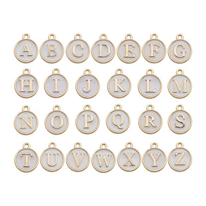 Abalorios <span class=keywords><strong>de</strong></span> aleación <span class=keywords><strong>de</strong></span> gota <span class=keywords><strong>de</strong></span> aceite <span class=keywords><strong>de</strong></span> doble cara chapados en <span class=keywords><strong>oro</strong></span> con 26 letras en inglés <span class=keywords><strong>iniciales</strong></span> del alfabeto pequeños colgantes accesorios para bricolaje - Product Image 6